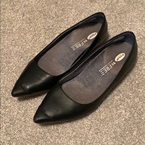 Black point toe flats